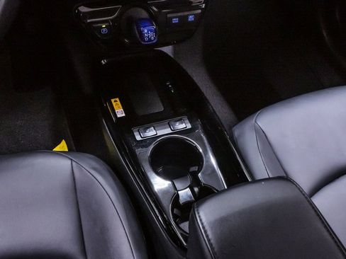 Used 2020 Toyota Prius XLE image 19