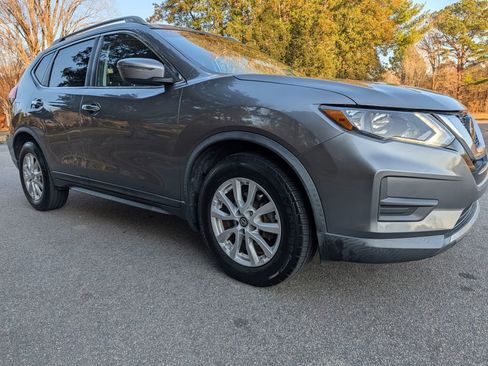 Used 2018 Nissan Rogue SV image 7