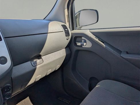 Used 2020 Nissan Frontier SV w/ Midnight Edition Floor Mats image 30