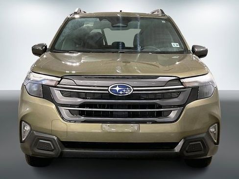 Used 2025 Subaru Forester Premium image 2