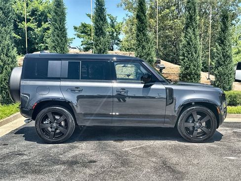 Used 2025 Land Rover Defender 110 X-Dynamic SE image 6