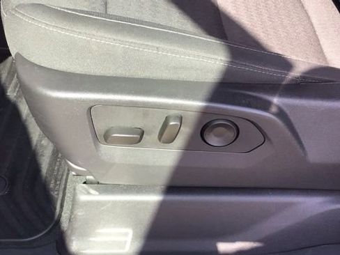 Used 2025 Chevrolet Silverado 2500 LT w/ Convenience Package image 17