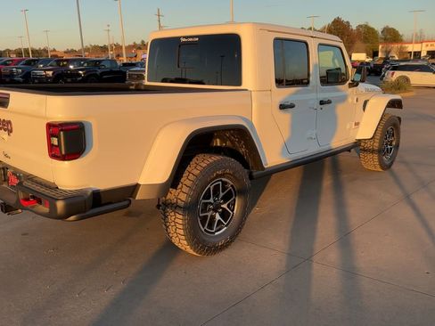 New 2025 Jeep Gladiator Rubicon w/ Convenience Group image 9