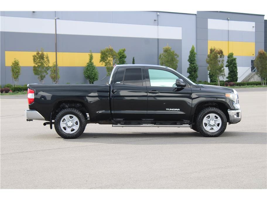 Used 2018 Toyota Tundra SR5 w/ SR5 Upgrade Package AWD/4WD image 4