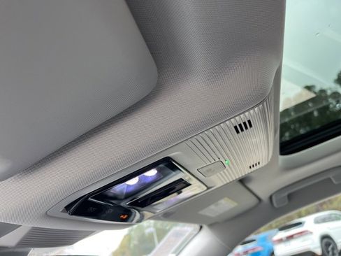 New 2026 Volkswagen Tiguan SE image 21