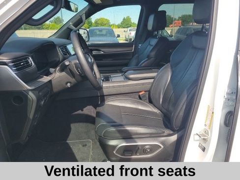 Used 2024 Jeep Wagoneer Series II w/ Flexible Seating Group RWD image 17