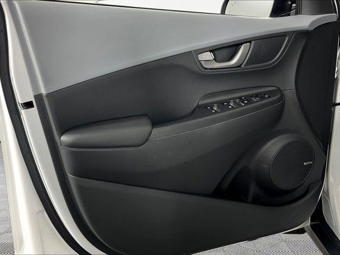 Used 2021 Hyundai Kona Limited AWD/4WD image 19