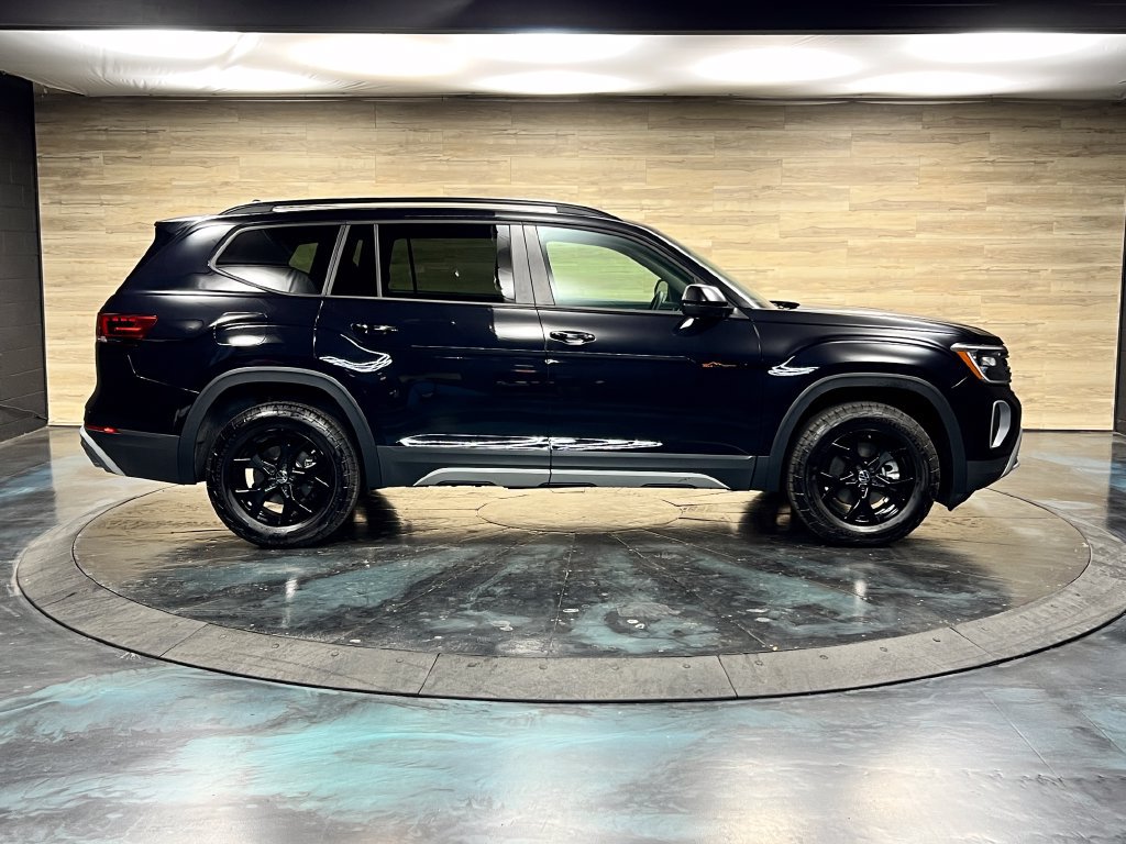 Used 2025 Volkswagen Atlas Peak Edition SE AWD/4WD image 26