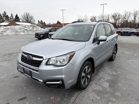 Used 2017 Subaru Forester 2.5i Premium w/ All-Weather Package image 7