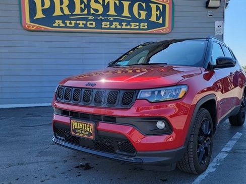 Used 2024 Jeep Compass Latitude w/ Convenience Group AWD/4WD image 2