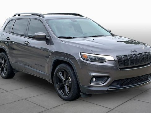 Used 2019 Jeep Cherokee Latitude Plus FWD image 3
