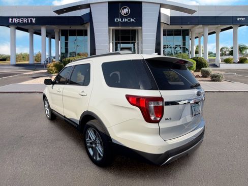 Used 2017 Ford Explorer XLT w/ Equipment Group 202A FWD image 3