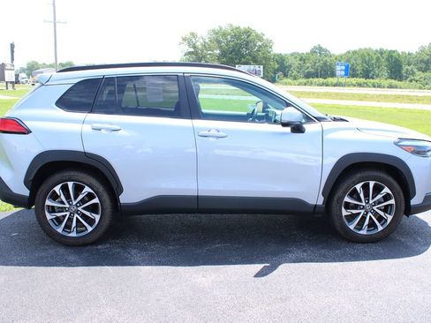 Used 2023 Toyota Corolla Cross XLE w/ Convenience Package AWD/4WD image 17