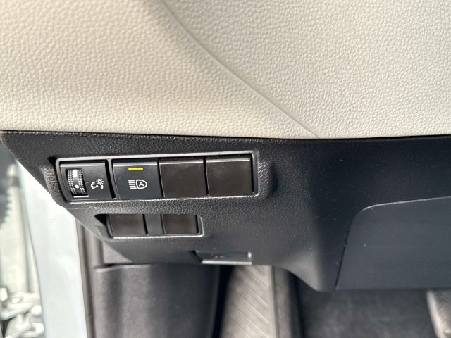 Used 2025 Toyota Corolla Cross LE FWD image 29