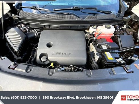 Used 2023 Chevrolet Traverse LT w/ LPO, Floor Liner Package image 8