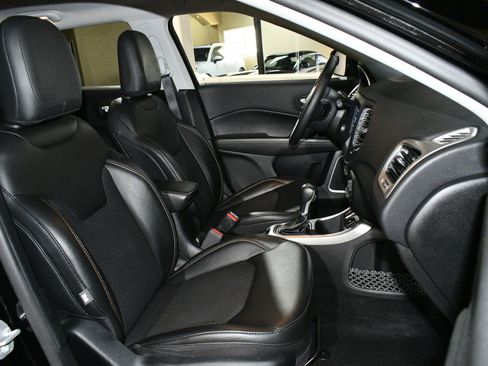 Used 2019 Jeep Compass Latitude w/ Popular Equipment Group image 8