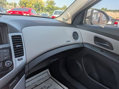 Used 2016 Chevrolet Cruze LT w/ Technology Package FWD image 20