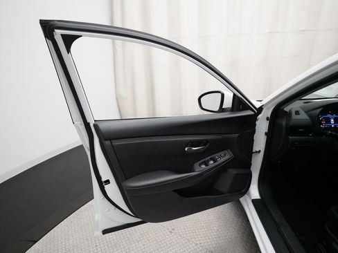 Used 2024 Nissan Sentra SV FWD image 27