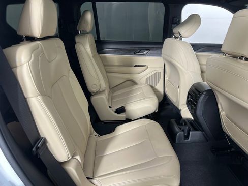 Used 2023 Jeep Grand Cherokee L Limited image 32