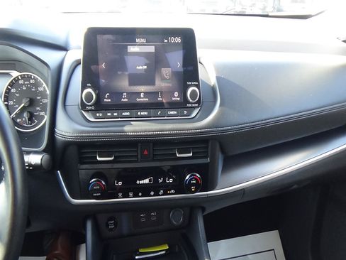 Used 2025 Nissan Rogue SV AWD/4WD image 24