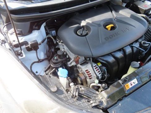 Used 2013 Hyundai Elantra GLS w/ Preferred Pkg FWD image 29