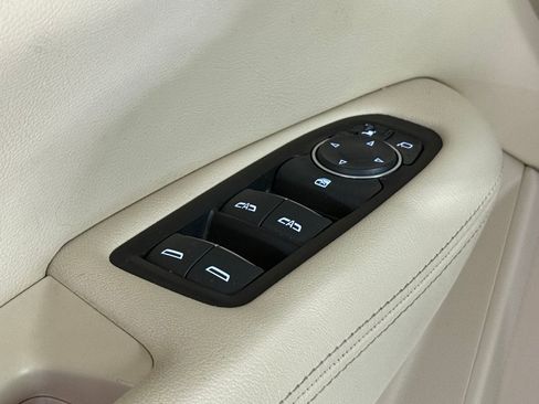 Used 2019 Cadillac XT5 FWD image 12