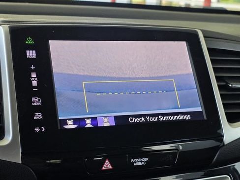 Used 2016 Honda Pilot Touring image 21