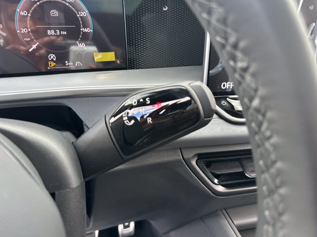 New 2026 Volkswagen Tiguan SE R-Line AWD/4WD image 17