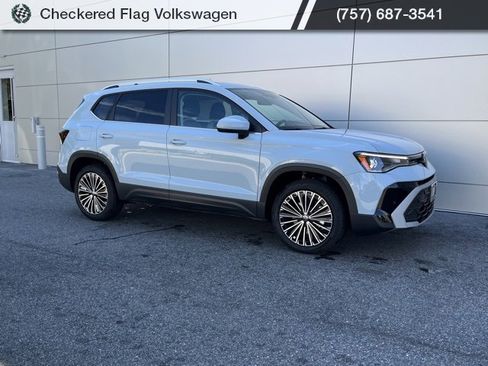 New 2025 Volkswagen Taos SE image 23