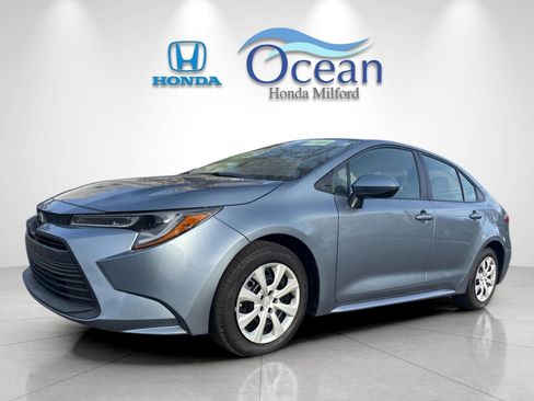 Used 2025 Toyota Corolla LE image 1