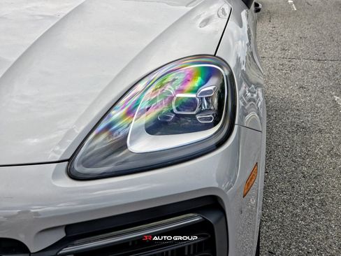 Used 2022 Porsche Cayenne Coupe AWD/4WD image 13
