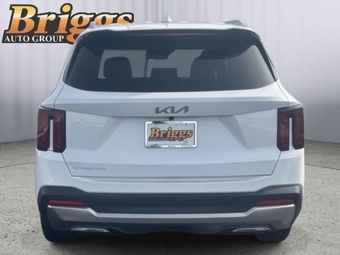 Used 2025 Kia Sorento S FWD image 5