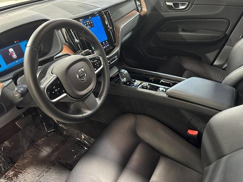 Certified 2023 Volvo XC60 B5 Plus w/ Climate Package AWD/4WD image 14