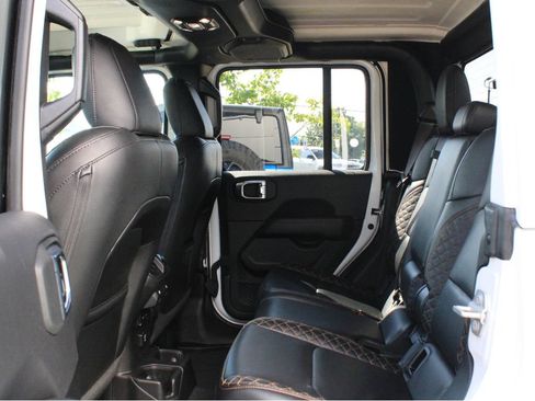 Certified 2023 Jeep Gladiator Overland AWD/4WD image 34
