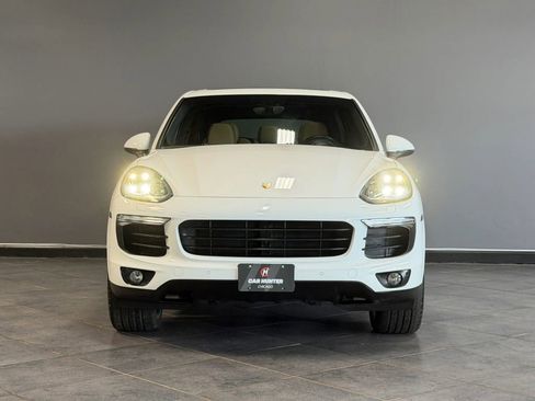 Used 2018 Porsche Cayenne Platinum Edition image 2