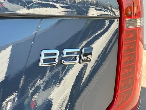 Certified 2025 Volvo XC90 B5 Core w/ Protection Package Premier image 34