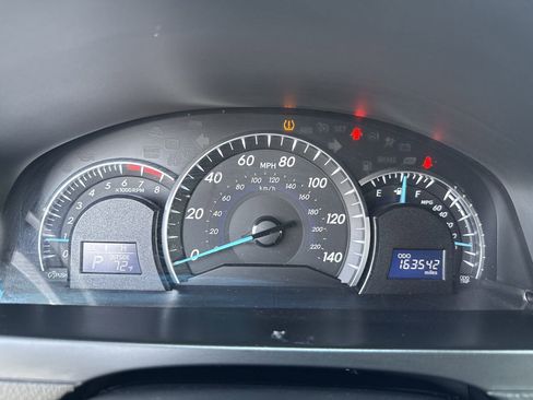 Used 2013 Toyota Camry XLE w/ Leather Pkg FWD image 28