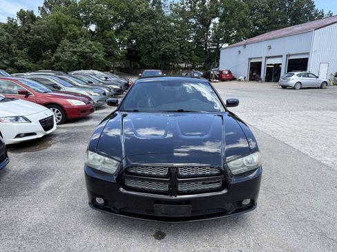 Used 2012 Dodge Charger SE RWD image 4