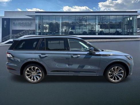 New 2026 Lincoln Aviator AWD w/ Jet Appearance Package image 9