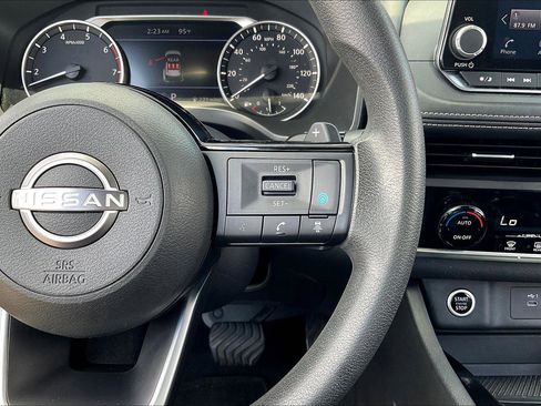 Used 2023 Nissan Rogue SV image 19