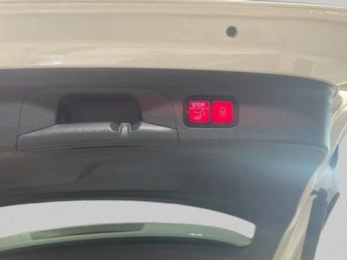 Used 2020 Mercedes-Benz GLE 350 w/ Premium Package image 10