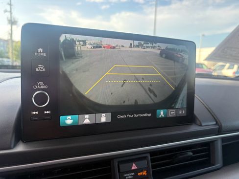 Certified 2025 Honda Pilot Touring image 18