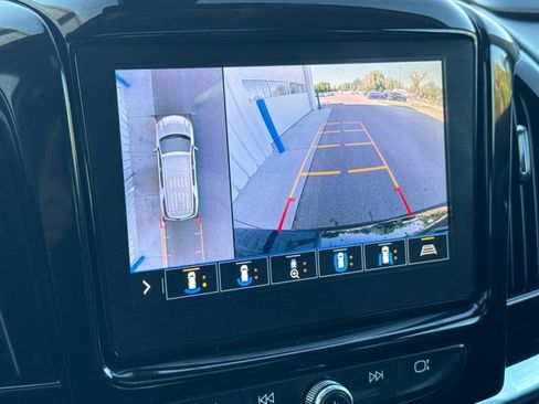 Used 2021 Chevrolet Traverse LT w/ LT Premium Package image 18