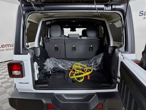 Used 2024 Jeep Wrangler Unlimited image 23