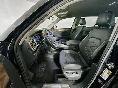 Used 2025 Volkswagen Atlas SE FWD image 13