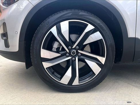 Certified 2024 Volvo XC40 B5 Plus w/ Protection Package Premier AWD/4WD image 11