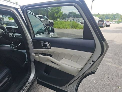Used 2022 Kia Sorento SX Prestige w/ Panoramic Sunroof Package AWD/4WD image 14