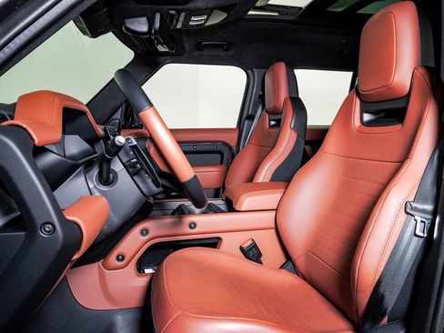 Used 2025 Land Rover Defender 110 image 18