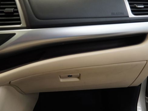 Used 2015 Toyota Highlander XLE AWD/4WD image 40