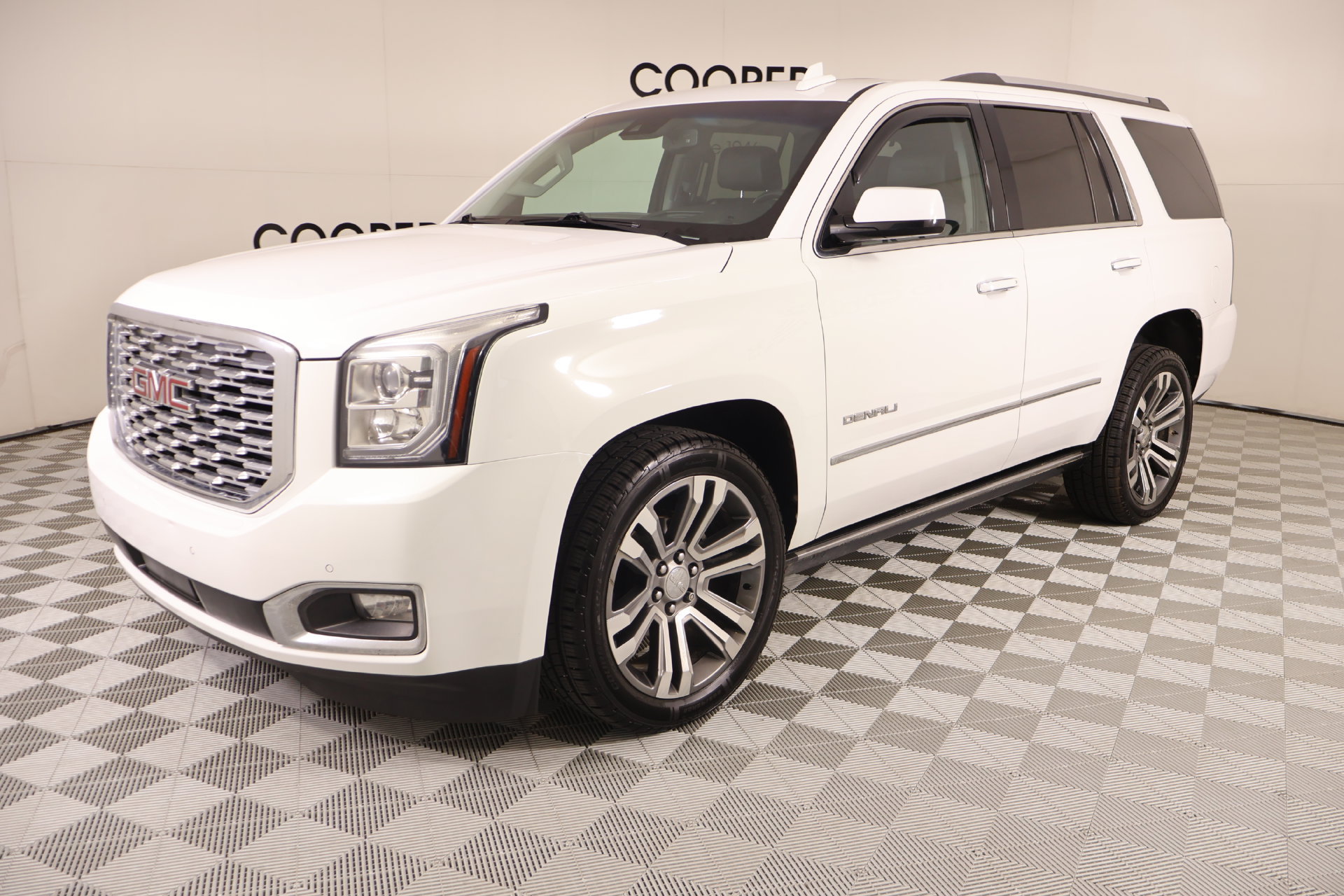 Used 2018 GMC Yukon Denali w/ Denali Ultimate Package AWD/4WD image 11